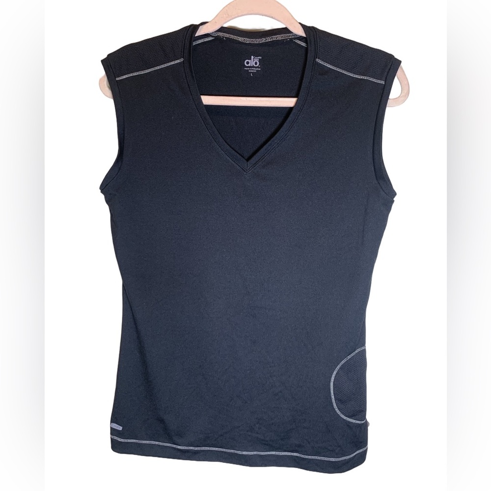 Alo Yoga coolFit black sleeveless tank. Size L.